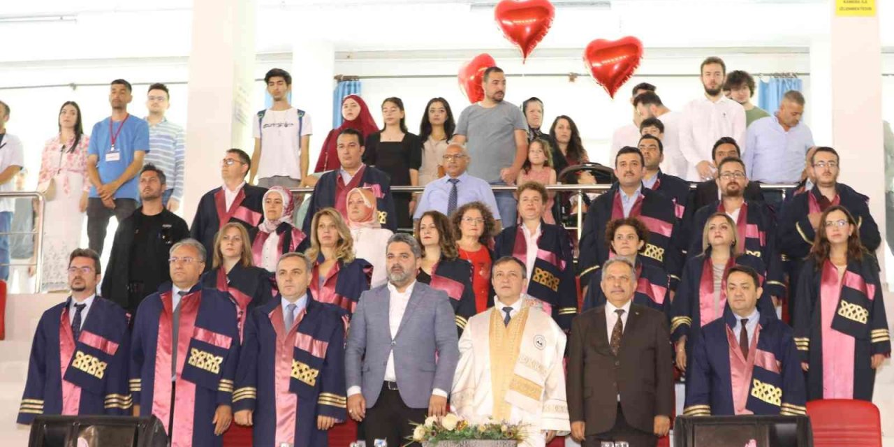 Erü Mühendislik Fakültesinde Mezuniyet Sevinci