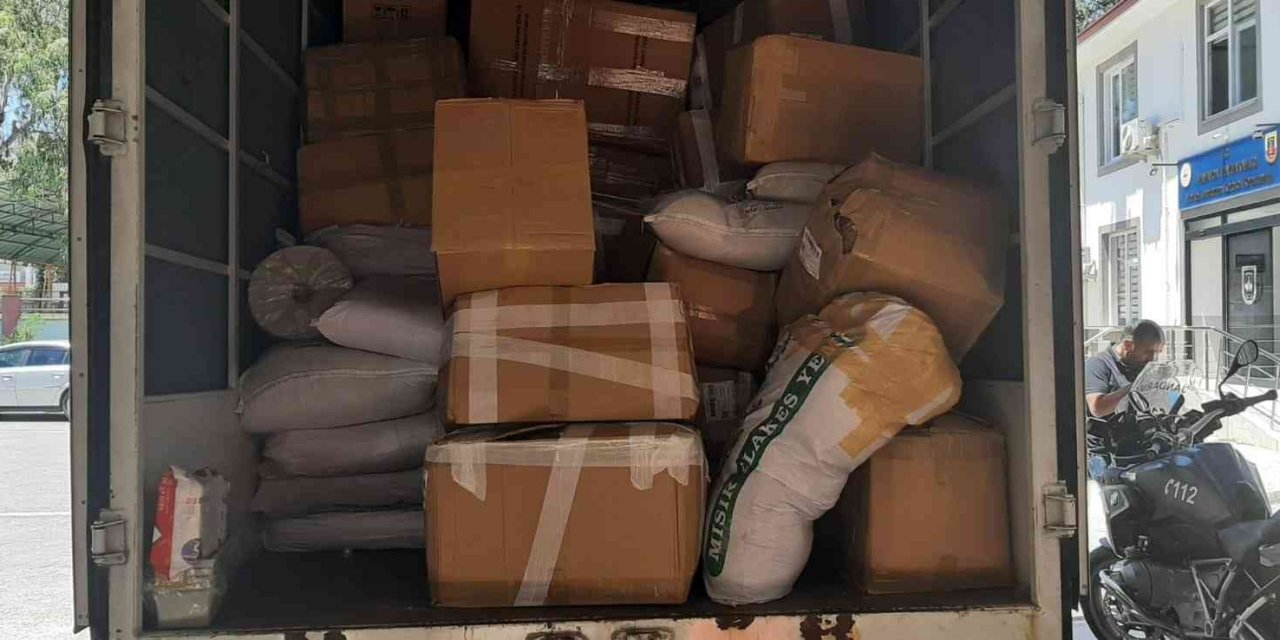 Kargo İle Gelen Kaçak Ürünler Alıcılarına Ulaşamadan Jandarmaya Takıldı