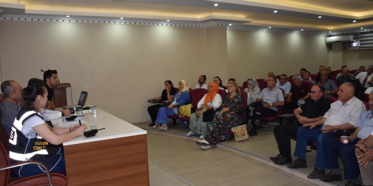Emniyetten Muhtarlara ‘hırsızlık’ Ve ‘dolandırıcılık’ Bilgilendirme Toplantısı