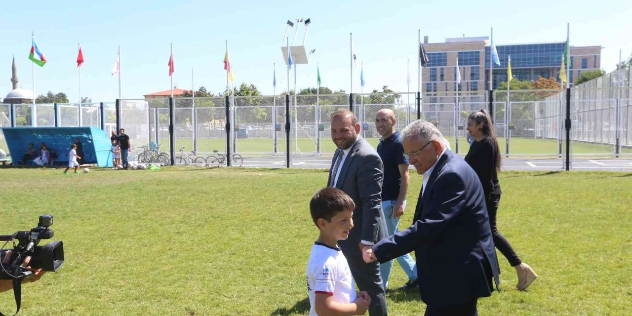 Başkan Büyükkılıç, Spor A.ş. Yaz Spor Okulları’nda Miniklerle Buluştu