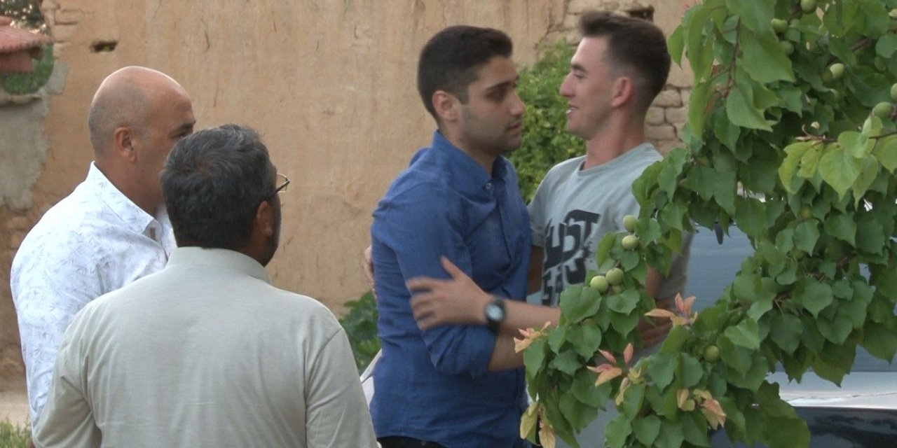 Tahliye Olan Kadir Şeker Evine Geldi