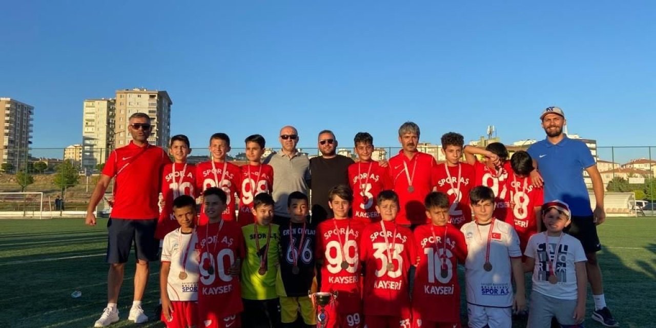 Spor A.ş’den Çifte Şampiyonluk