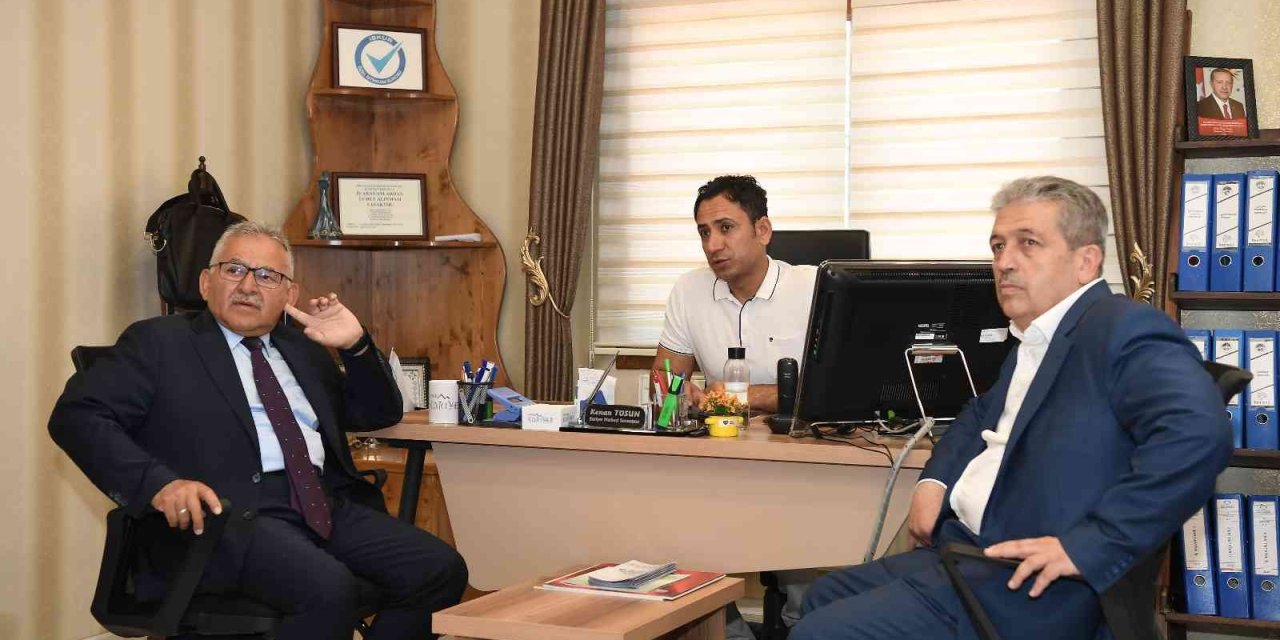 Başkan Büyükkılıç, Kariyer Merkezi’ni Ziyaret Etti