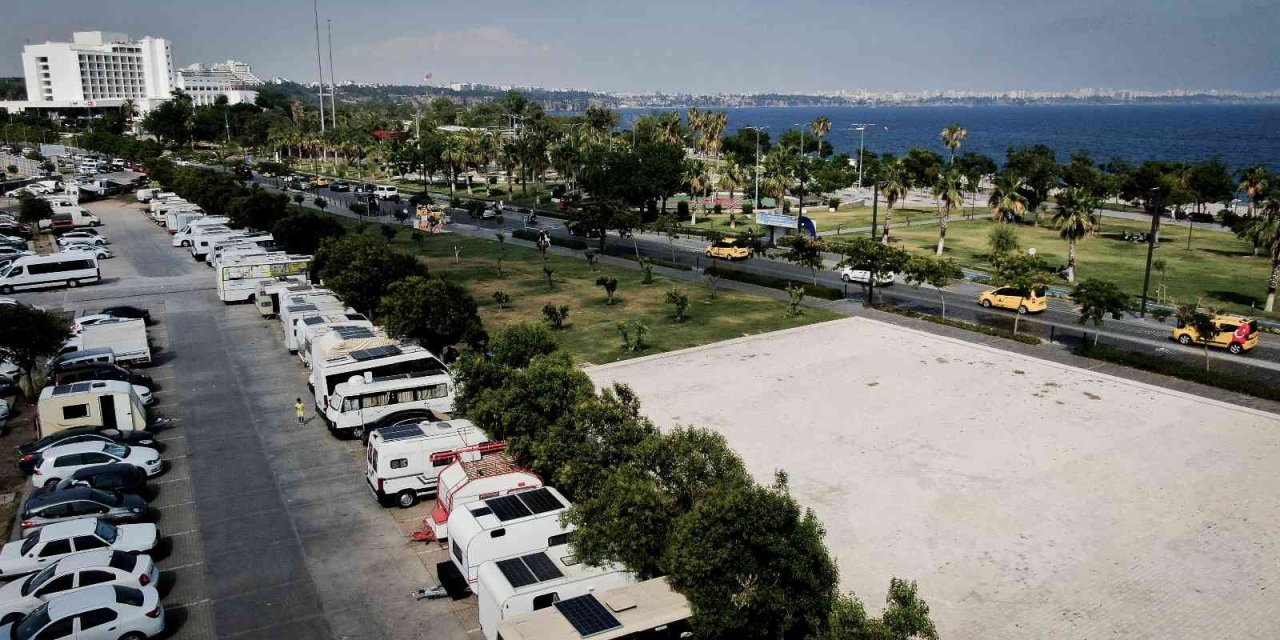 Denize Otellerden Daha Yakınlar, Turistleri Bile Kıskandırıyorlar