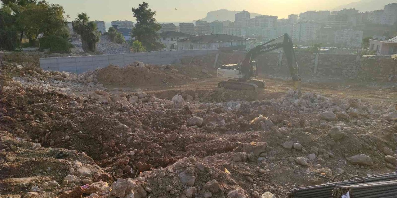 İnşaatın Temel Kazılarında Mağara Bulundu