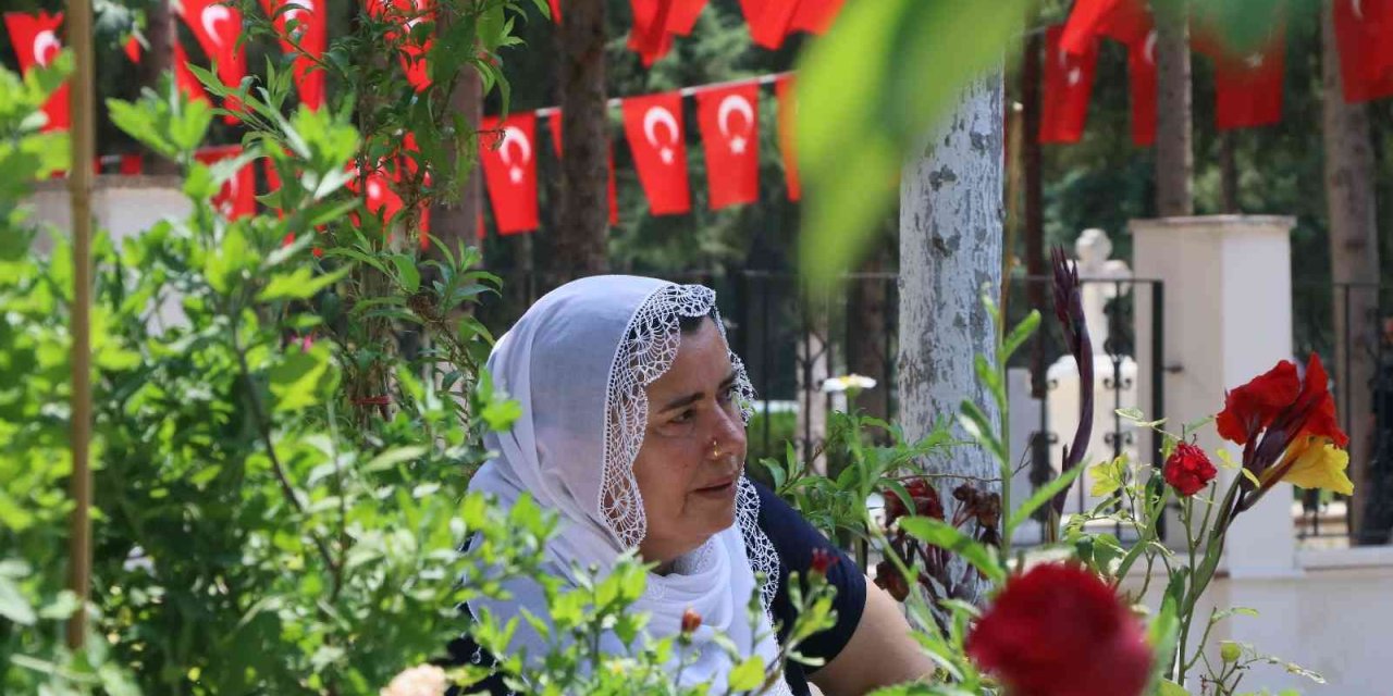 Şehit Annesi: "biz Mehmetçiklerimizin Sayesinde Ayaktayız, Bir Gitse De Bin Geliyor"