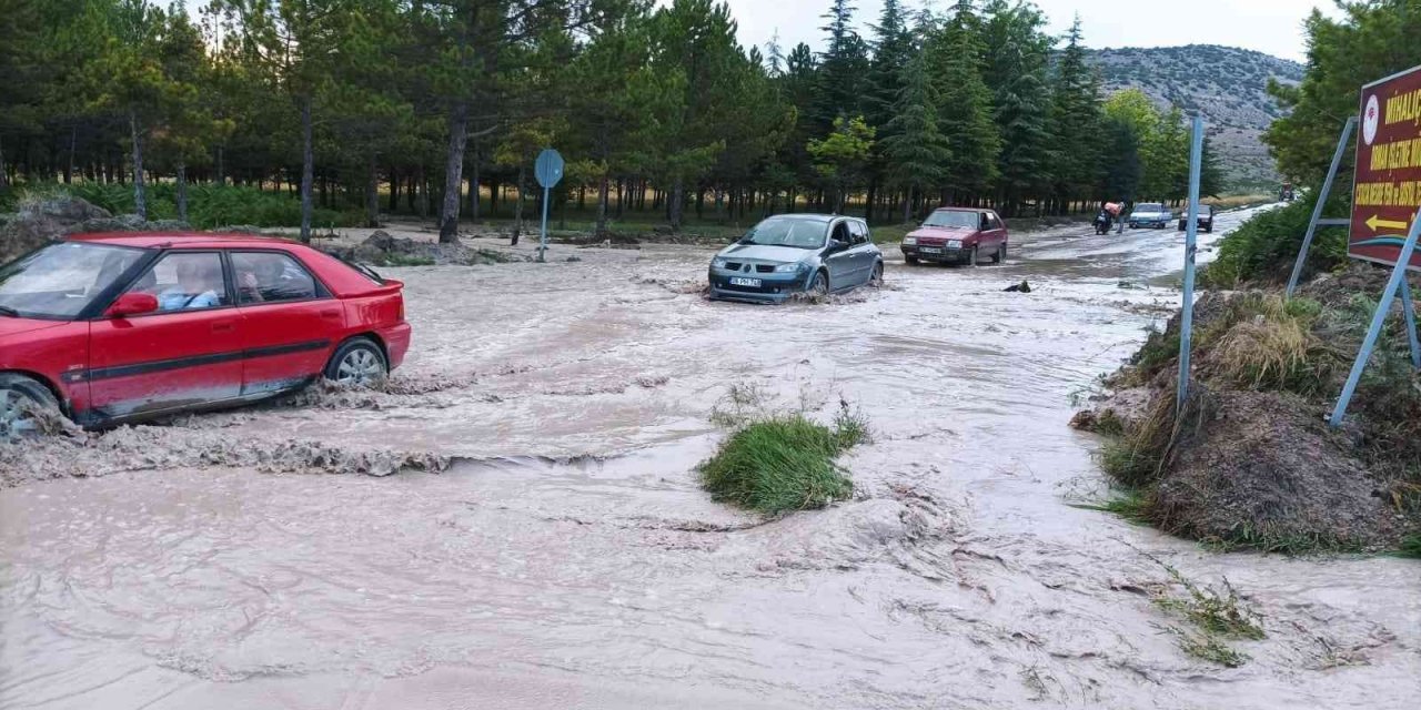 Alpu’da Sağanak Yağış Ve Dolu, Bayram Sevincinin Önüne Geçti