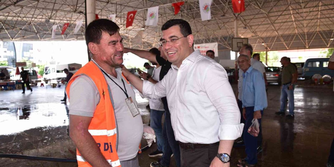 Başkan Tütüncü Kurban Kesim Yerlerinde Vatandaşlarla Bayramlaştı