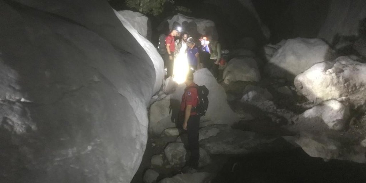 Yolunu Kaybeden 3 Kişi Jandarma Tarafından Kurtarıldı