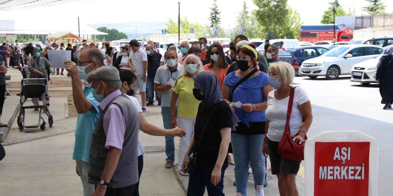 Bakan Koca’nın Çağrısının Ardından Hatırlatma Dozu Randevuları Doldu