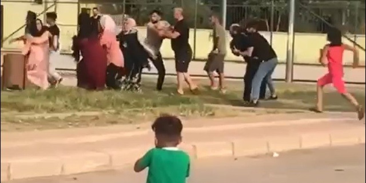 Kadınların Kavgası Erkekleri Aratmadı, Olan Çocuklara Oldu