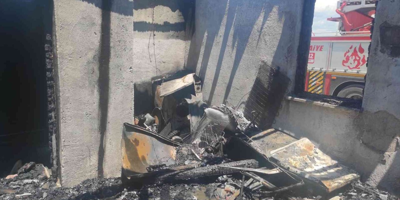 Şase Yapan Kablo Barakada Yangın Çıkarttı