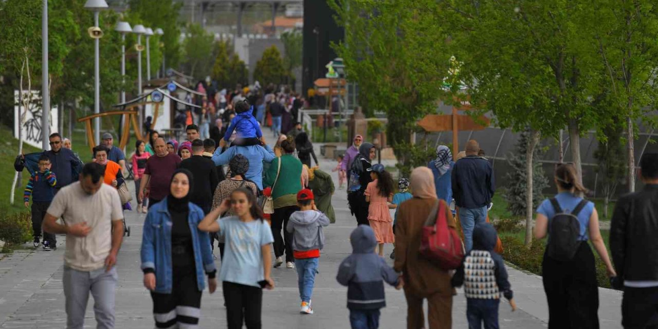 Büyükşehir’in Hayvanat Bahçesi’ne 3 Günde 50 Bin Ziyaretçi