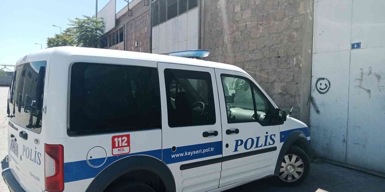 Kayısı Toplamak İçin Çıktığı Çatıdan Düşüp Öldü