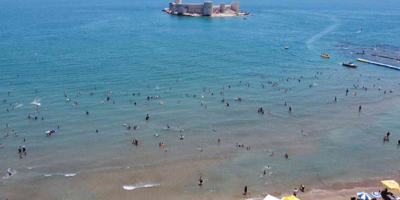 Sıcaktan Kaçan Soluğu Denizde Aldı