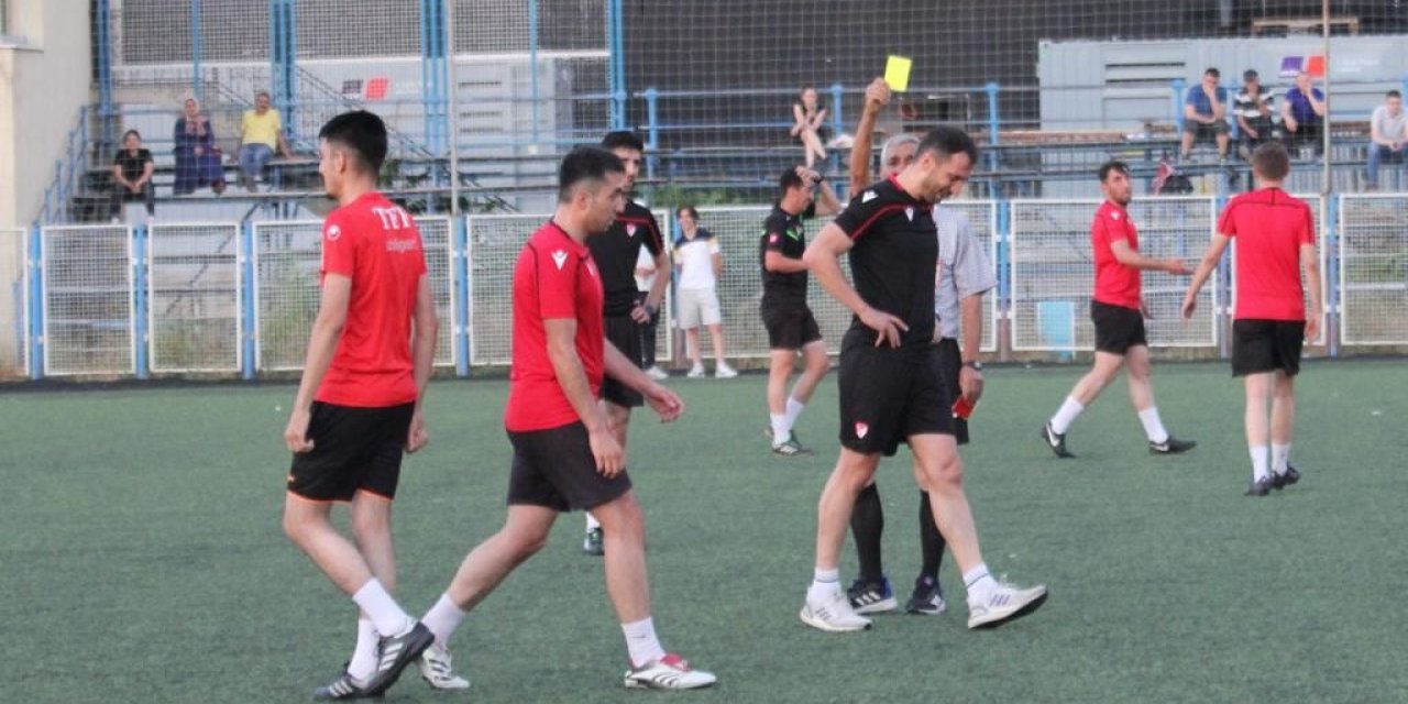 Abdulkadir Bitigen, Babasından Sarı Kart Gördü