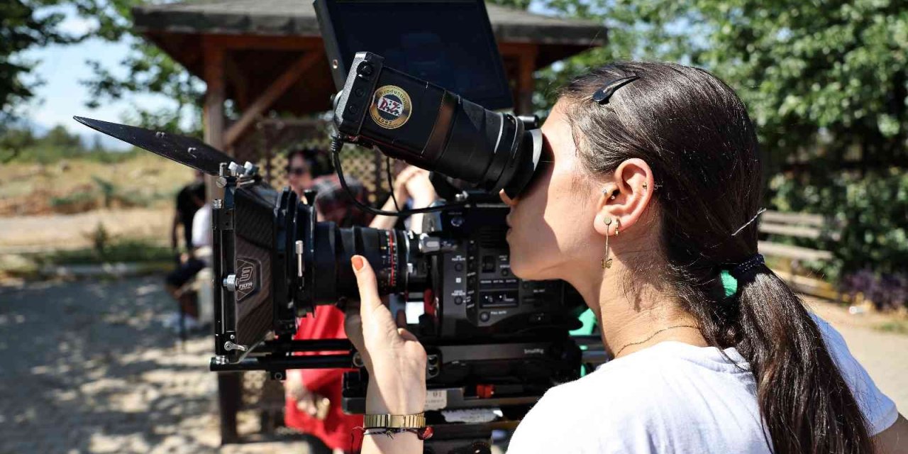 “kadının Gözüyle Sinemanın Gücüyle” Sloganı İle Kamera Arkasına Geçtiler