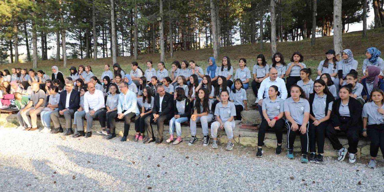 Bakan Kasapoğlu Atabey Gençlik Kampı’nda Gençlerle Buluştu