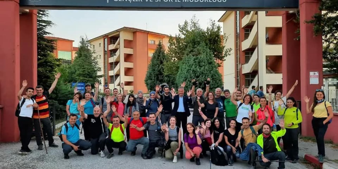 Doğa Tutkunları 10 Kilometrelik Gece Yürüyüşü Yaptı