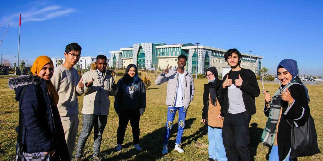 ASÜ Bu Yıl Bin 433 Uluslararası Öğrenci Kabul Edecek