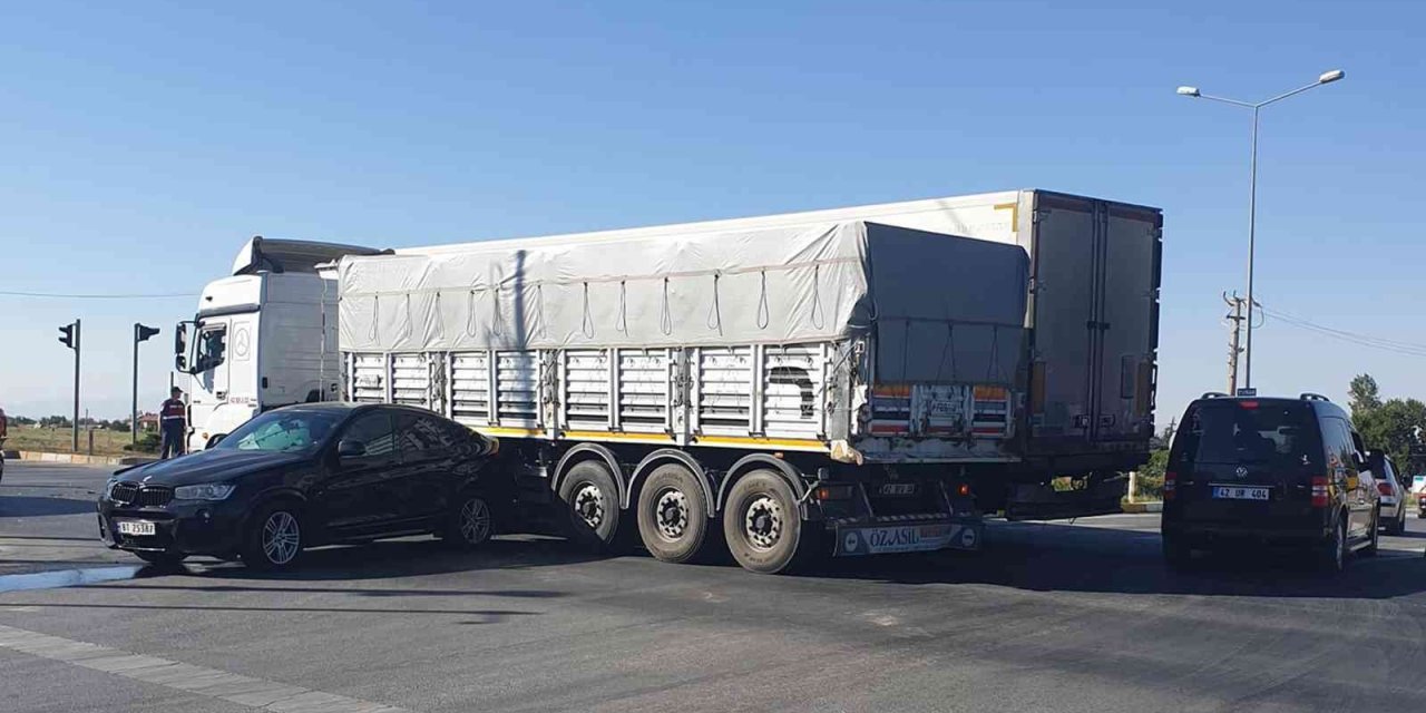 Otomobil İle Tır Çarpıştı: 1 Yaralı