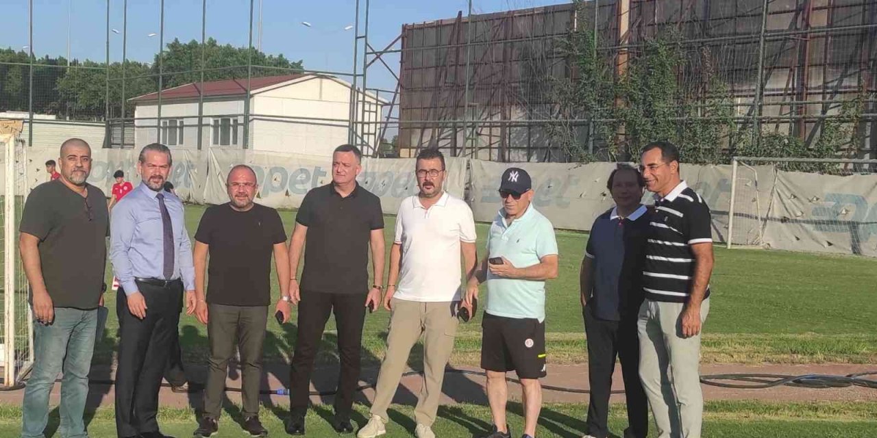 Başkan Çetin Sahaya İndi