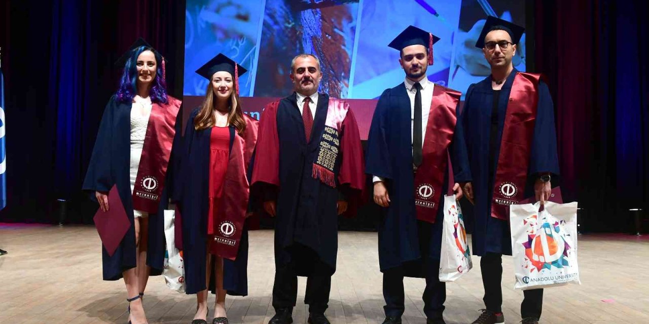 Eğitim Bilimleri Enstitüsü Geleceğin Akademisyen Ve Araştırmacılarını Yetiştiriyor