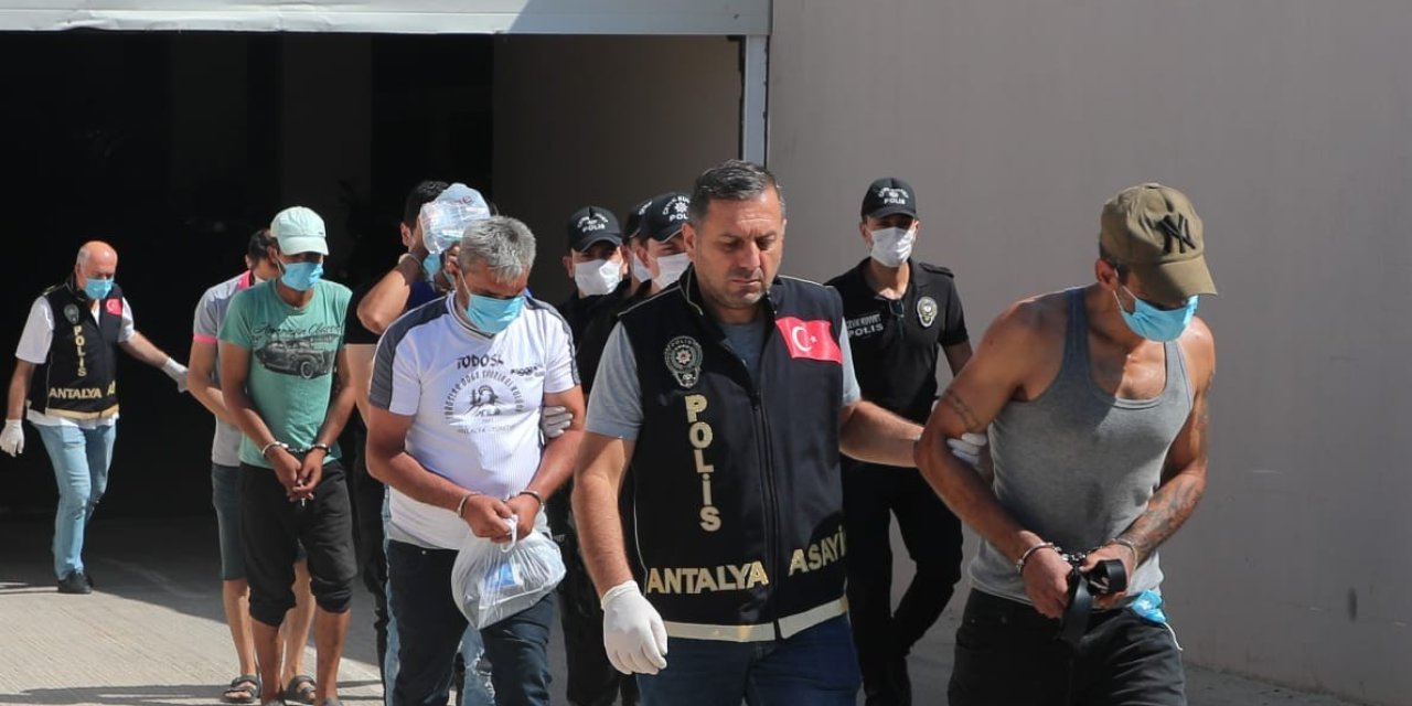 Antalya’da Eş Zamanlı Operasyon: Aranan 49 Şahıs Yakalandı