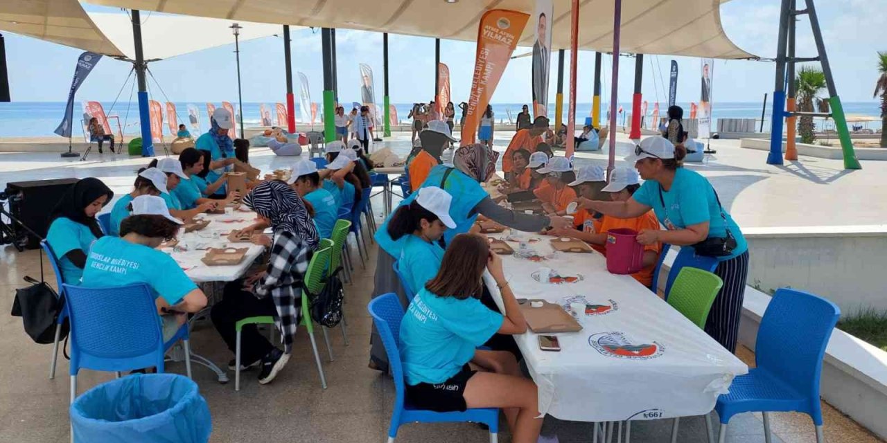 Gençler, Toroslar Belediyesinin Gençlik Kampı’nda Eğleniyor