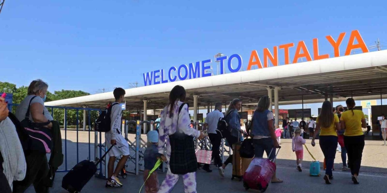 Antalya’ya Havayoluyla Gelen Turist Sayısı 7 Milyona Yaklaştı