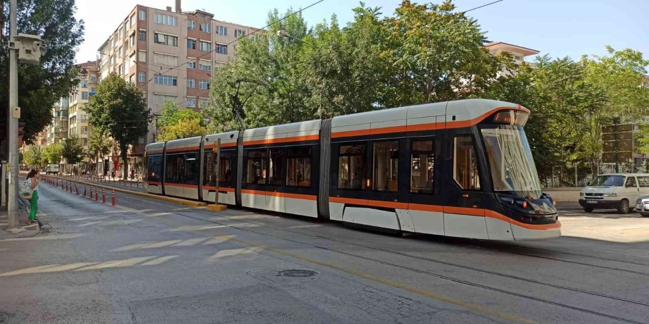 Eskişehir’de Tramvay Hatlarındaki Arıza Seferlerin Aksamasına Neden Oldu