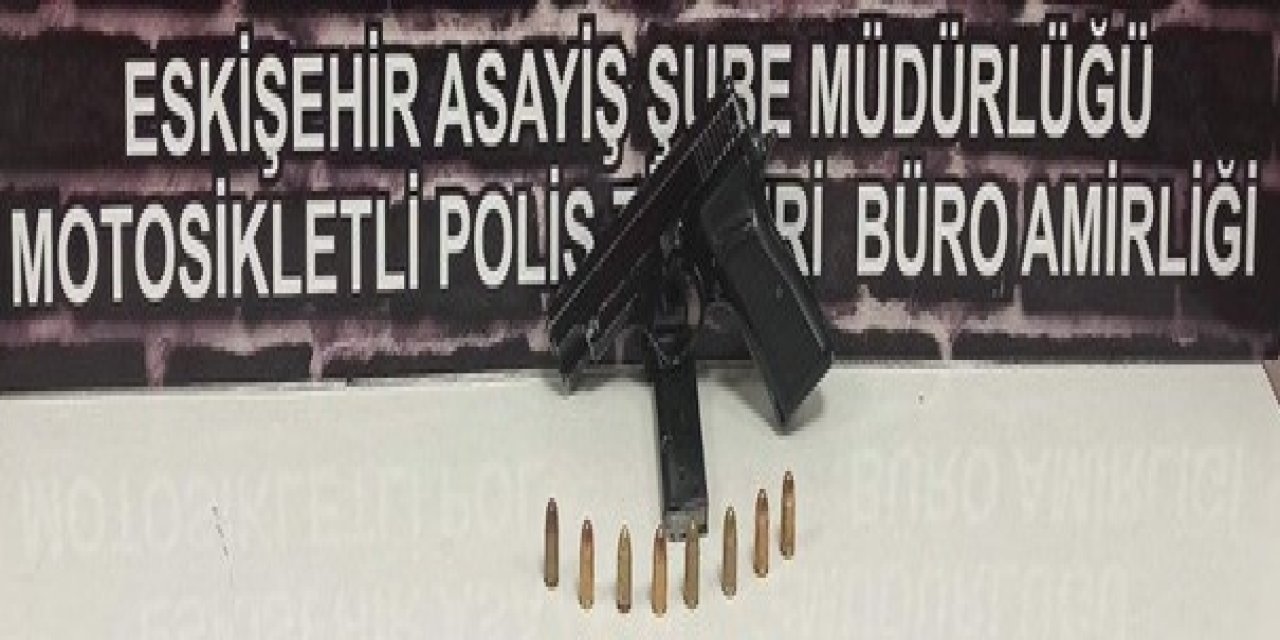 Şüpheli Şahısların Üzerinde Silah Ele Geçirildi