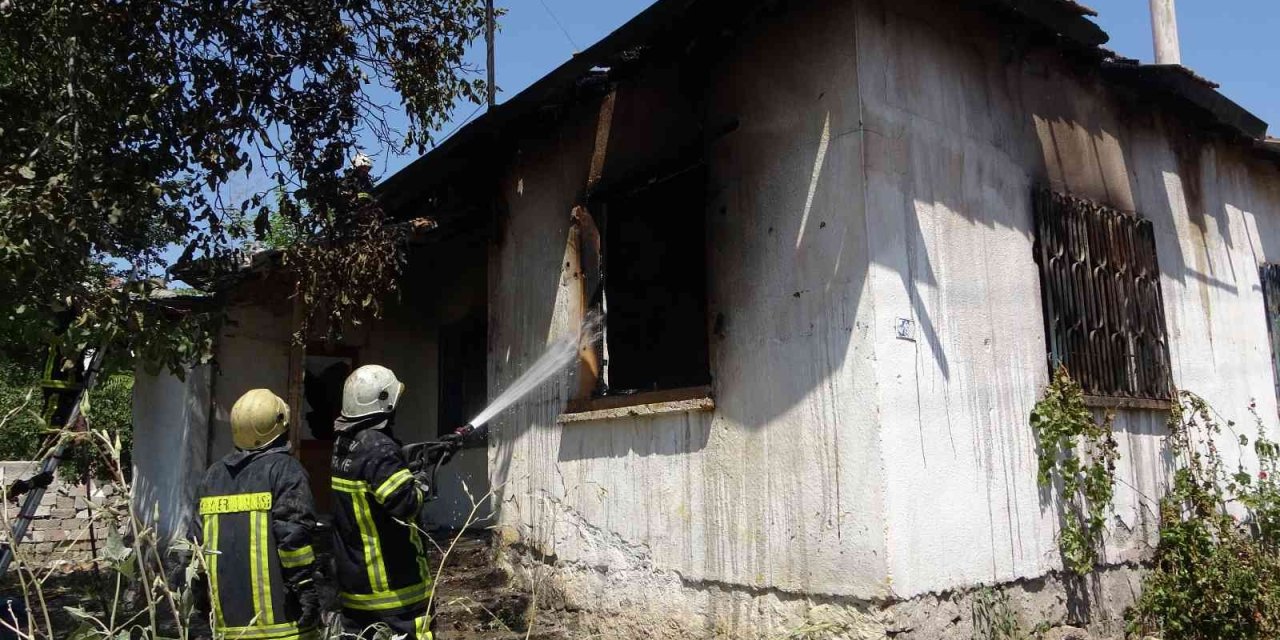 Müstakil Evde Çıkan Yangın Söndürüldü