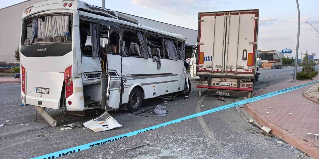 İşçi Servisi İle Tır Çarpıştı: 1 Ölü, 25 Yaralı