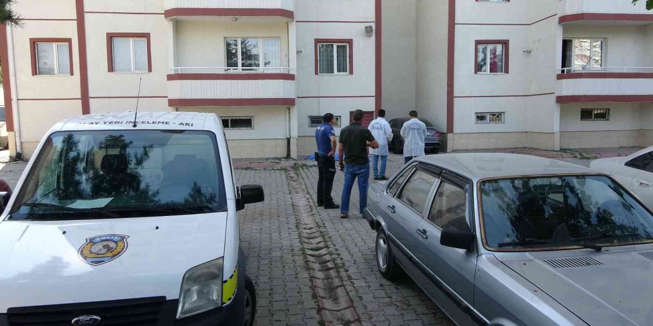 6’ıncı Kattan Düşen Adam Hayatını Kaybetti