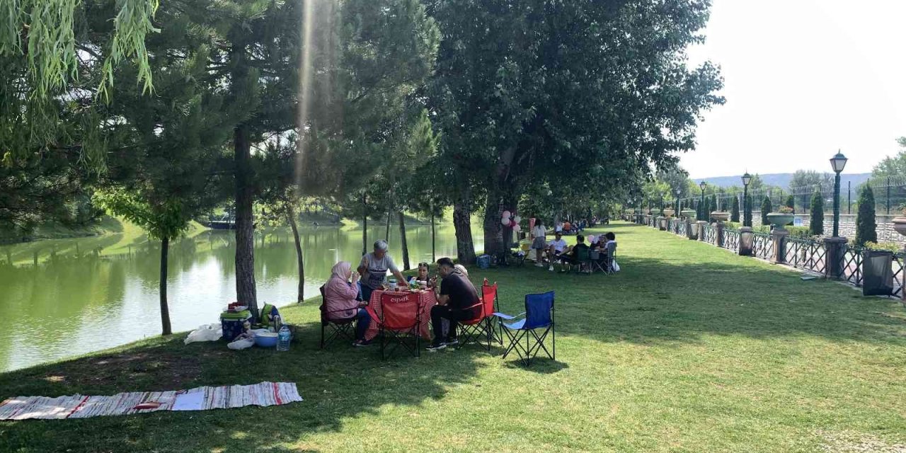 Eskişehirliler Pazar Kahvaltısının Tadını Sümer’de Çıkardı