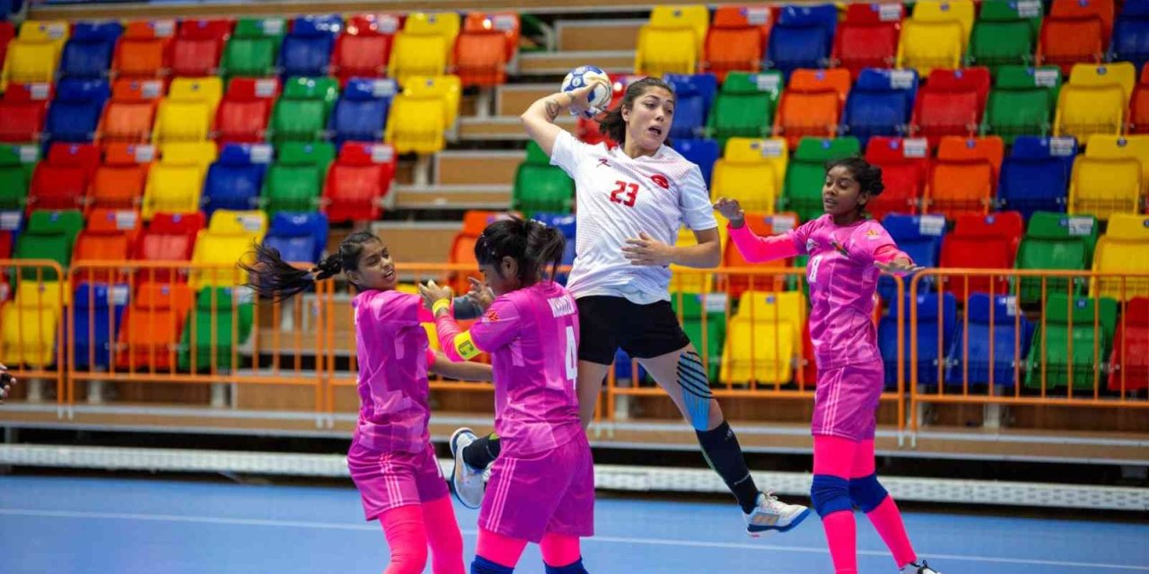 A Milli Kadın Hentbol Takımı Galibiyetle Başladı