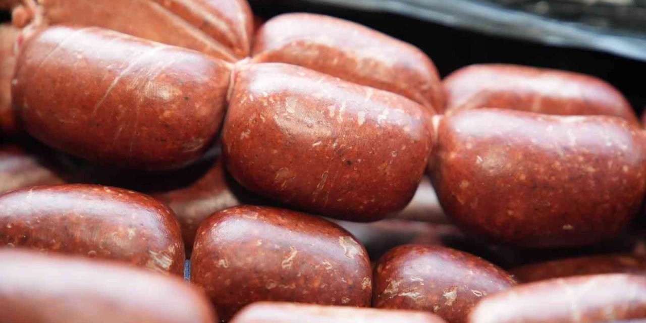 Dana Sucuğundan Tavuk Eti Çıktı