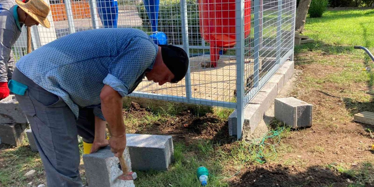 Kemer’de Yeşil Alanlara Bakım Ve Onarım Çalışması