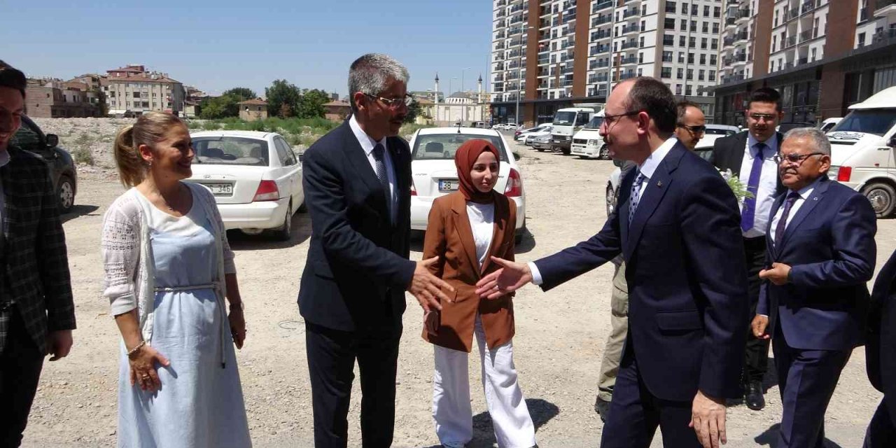 Bakan Muş’tan Ak Parti Kayseri İl Başkanlığına Ziyaret