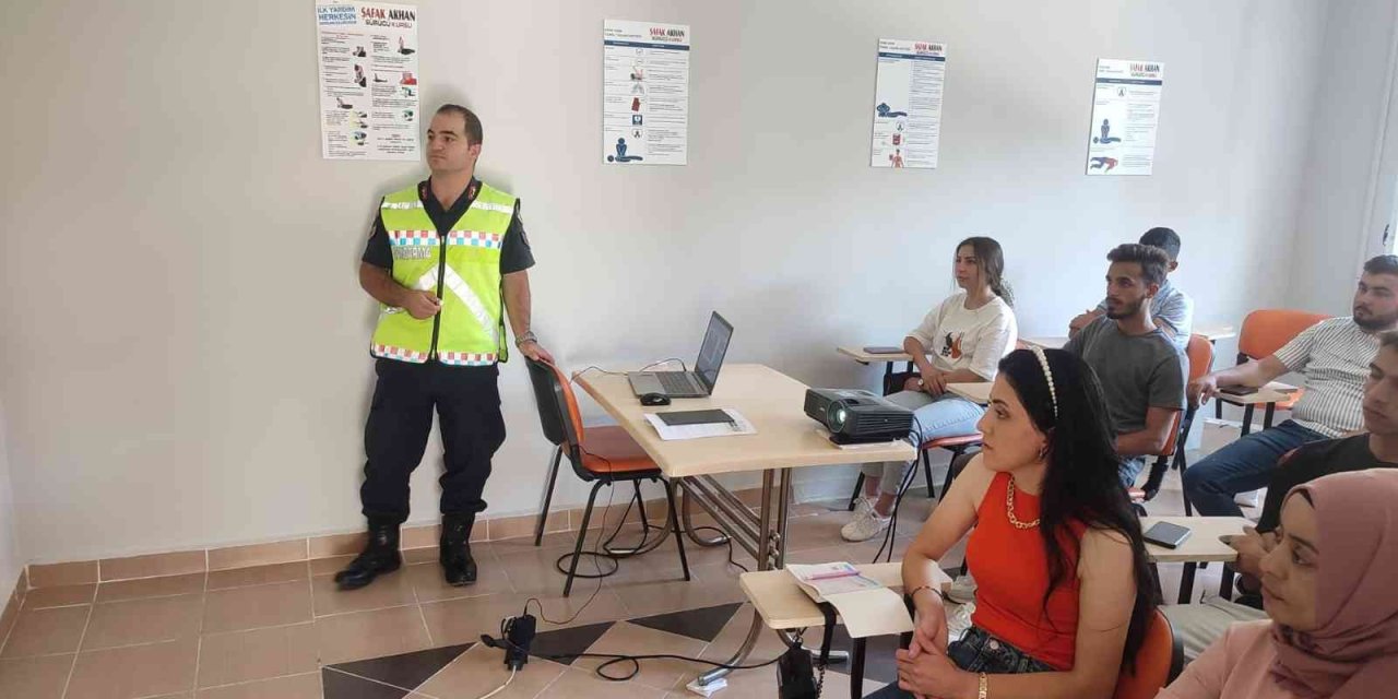 Jandarmadan Sürücü Adaylarına Trafik Eğitimi