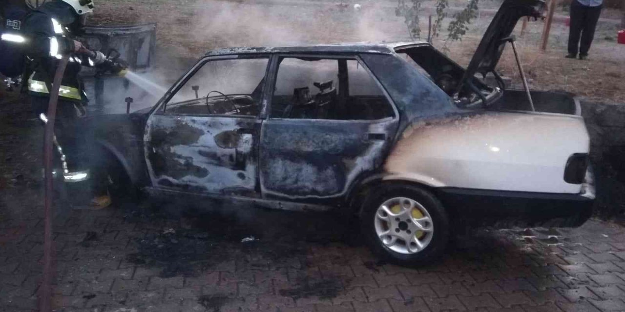 Park Halindeki Otomobil Yandı