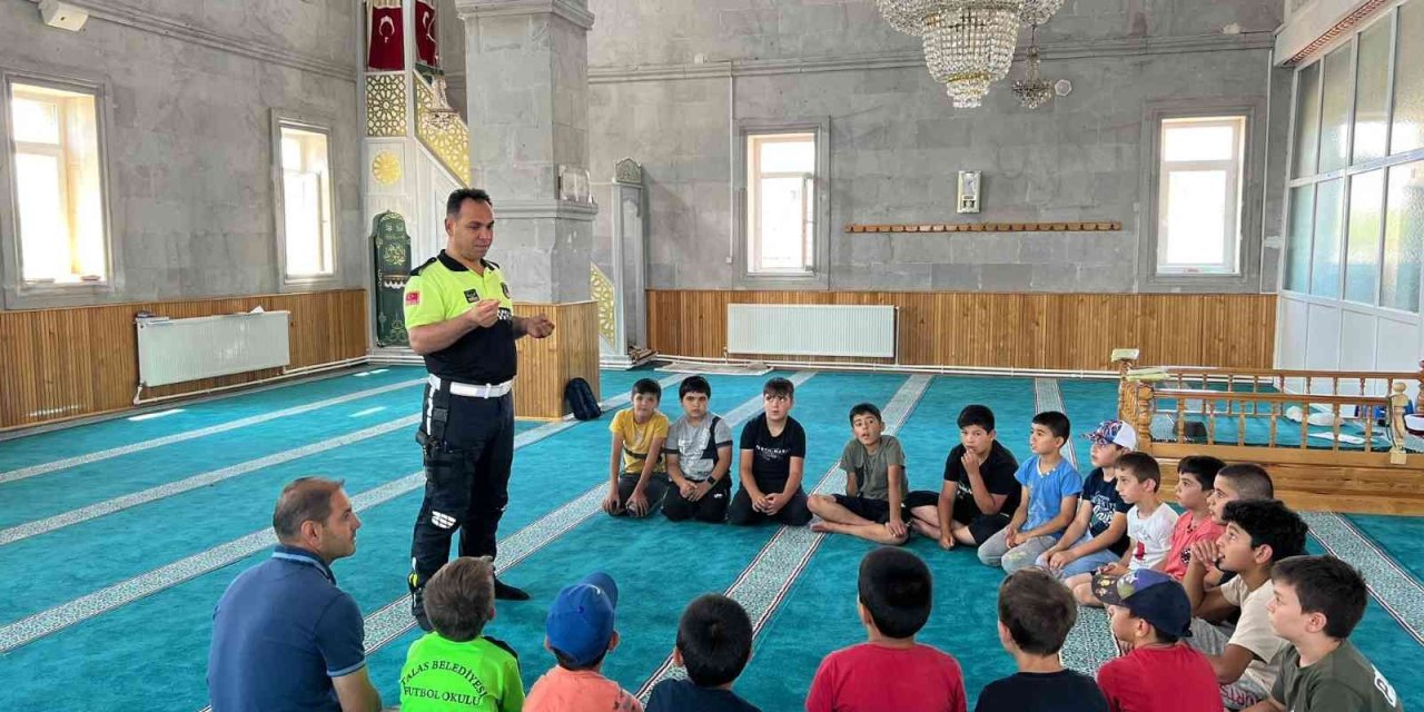 Jandarma Bin 456 Öğrenciye Trafik Eğitimi Verdi