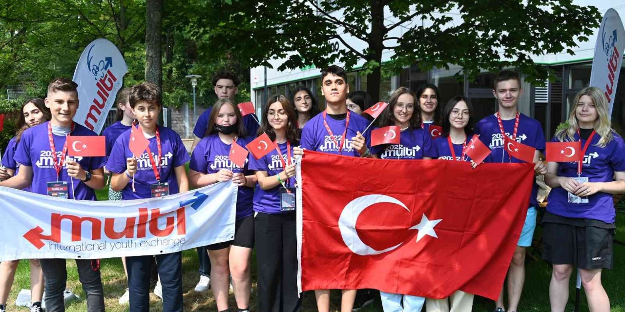 ’kardeş Şehirler’ Programı İle Almanya’ya Giden Öğrenciler Mersin’e Döndü