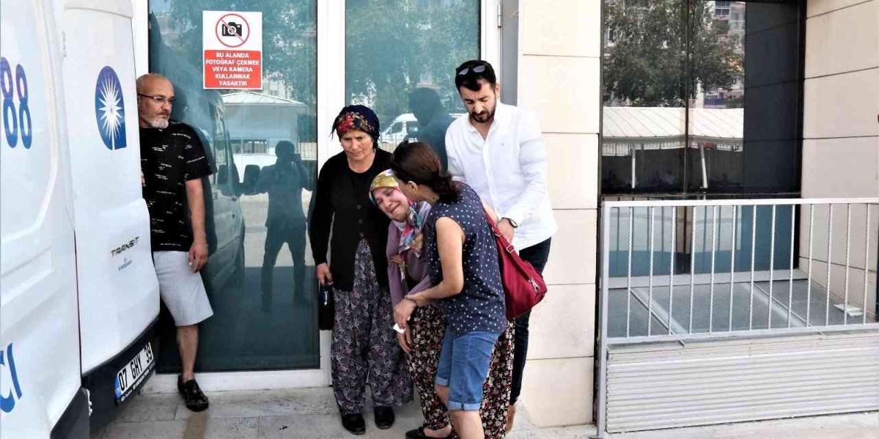 Boşanma Aşamasındaki Eşini Çocuklarının Gözünün Önünde Öldürmüş