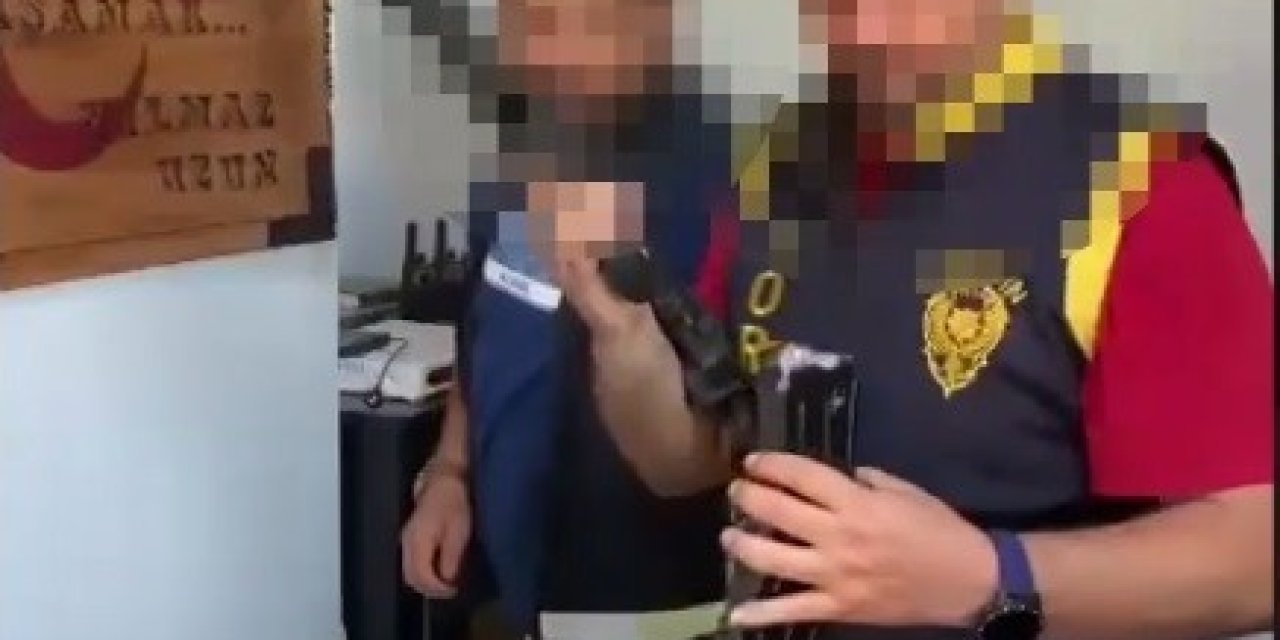 Oto Yıkamacının Kasasından 8 Silah Çıktı