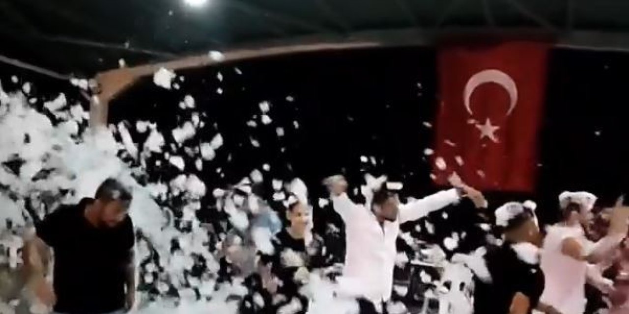 Antalya’da Asker Adayı, Köpük Partisiyle Hem Serinledi Hem Eğlendi