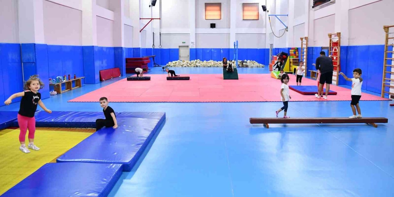 Tepebaşı’nda 450 Öğrenci Haftada 4 Gün Jimnastik Öğreniyor