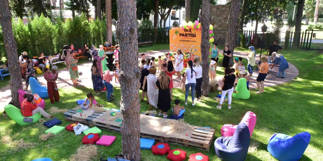Anadolu Oyuncak Ve Sanat Atölyesi’nde Yaz Partisi