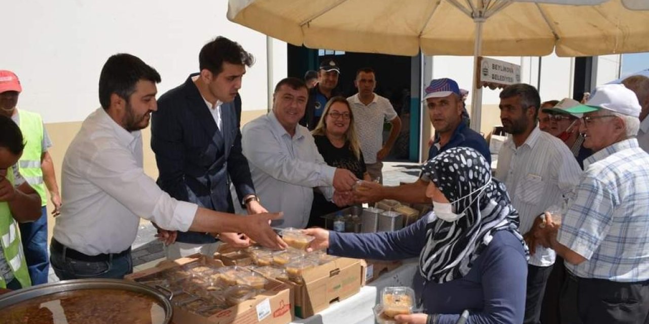 Beylikova’da Geleneksel Aşure İkramı Bu Yıl Da Gerçekleştirildi